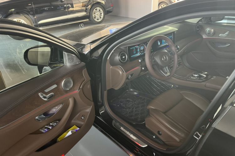 Used Mercedes-Benz E-Class 2018 Facelift E 200 L Interior 5