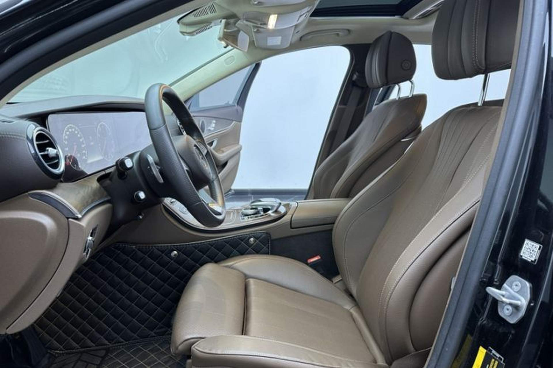 Used Mercedes-Benz E-Class 2018 Facelift E 200 L Interior 5