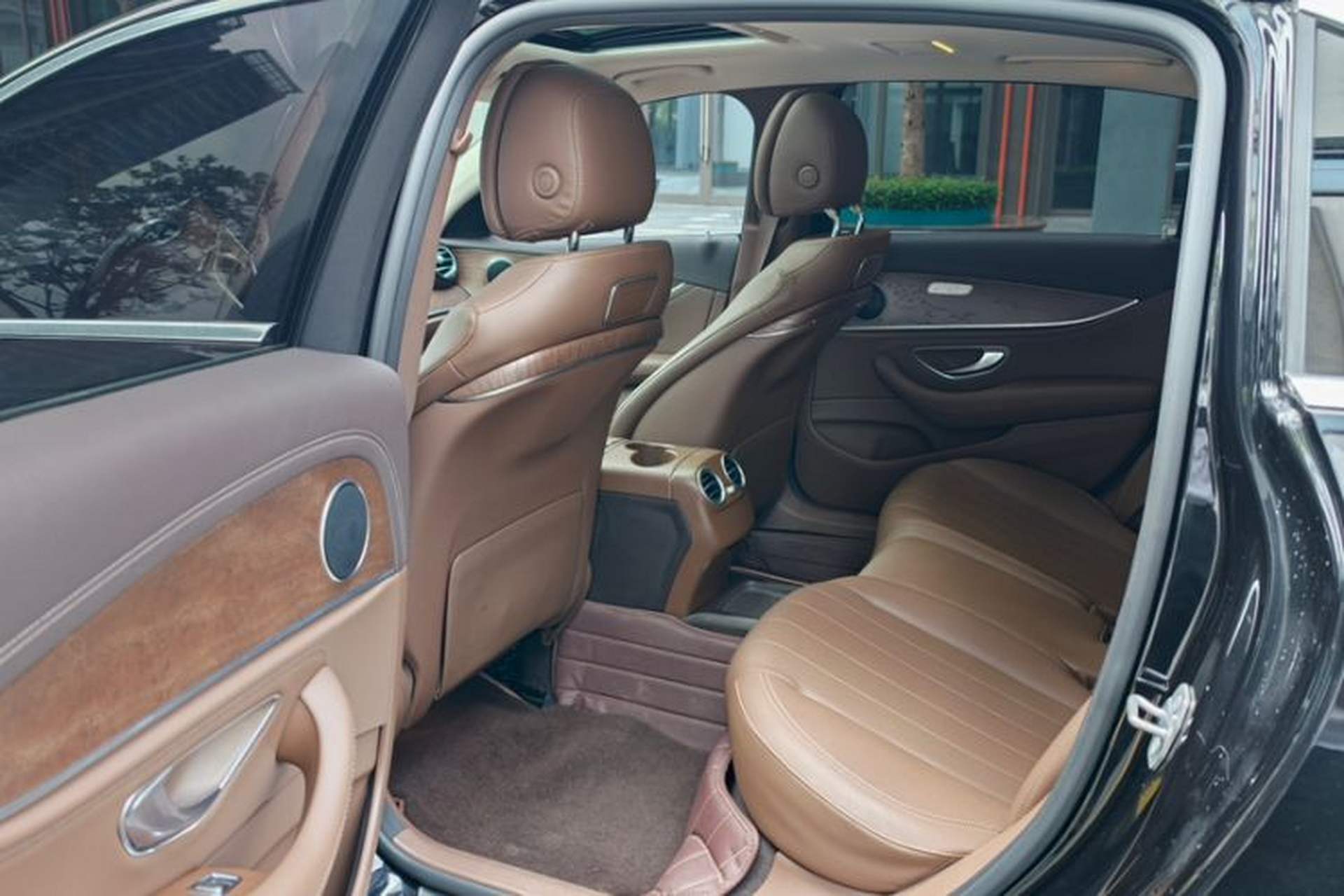 Used Mercedes-Benz E-Class 2018 Facelift E 200 L Interior 5