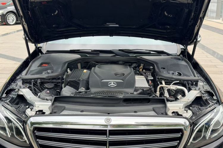 Used Mercedes-Benz E-Class 2018 Facelifted E 300 L Stylish Version Interior 6