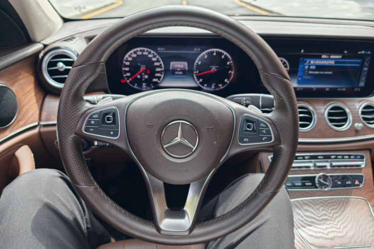 Used Mercedes-Benz E-Class 2018 Facelift E 200 L Interior 6