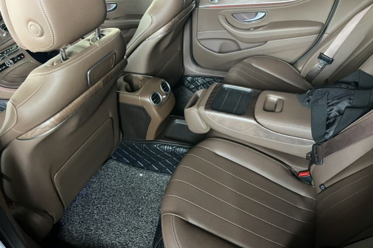 Used Mercedes-Benz E-Class 2018 Facelift E 200 L Interior 7
