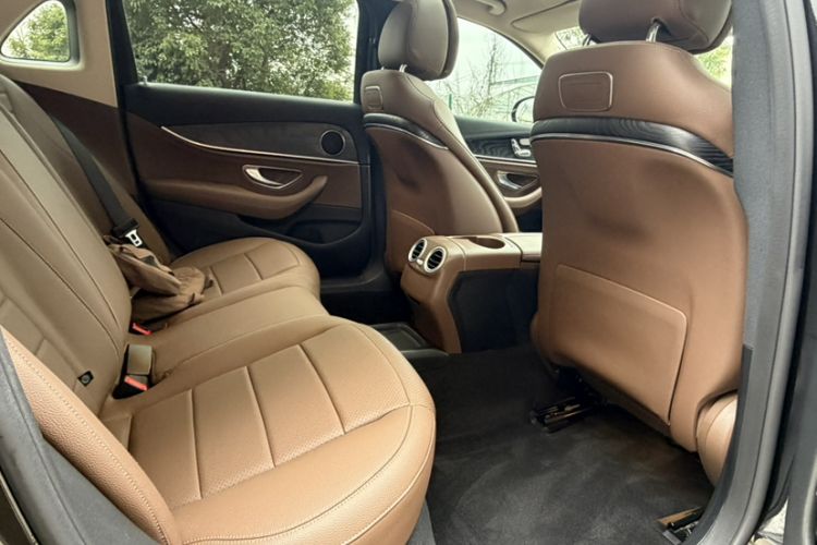 Used Mercedes-Benz E-Class 2018 Facelift E 200 L Sport Edition Interior 7