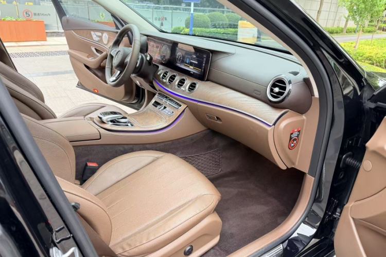 Used Mercedes-Benz E-Class 2018 Facelifted E 300 L Stylish Version Interior 7