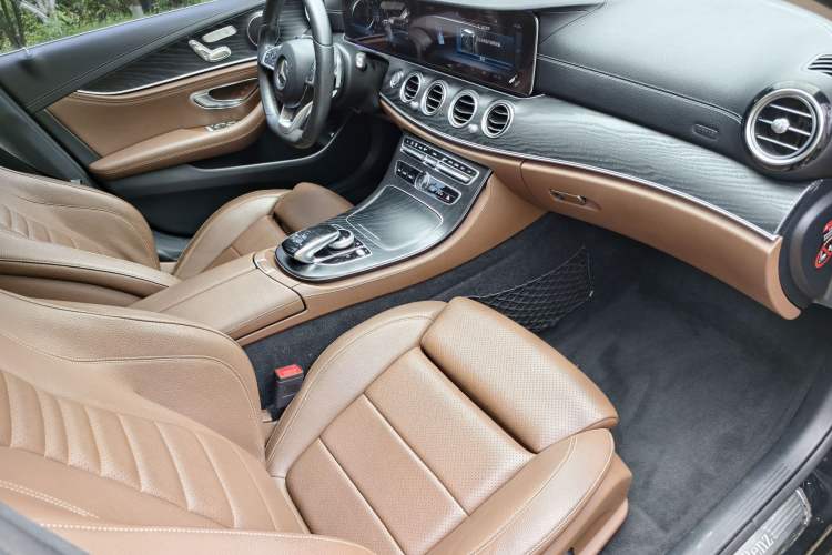 Used Mercedes-Benz E-Class 2018 Facelift E 200 L Sport Edition Interior 8