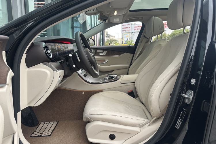 Used Mercedes-Benz E-Class 2018 Facelifted E 300 L Stylish Version Interior 9