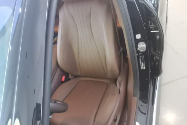 Used Mercedes-Benz E-Class 2018 Facelift E 300 L Luxury Edition Left Front Seat