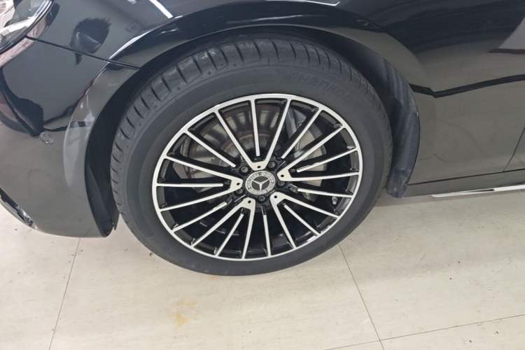 Used Mercedes-Benz E-Class 2018 Restyled E 300 L Sport Luxury Edition Left Front Wheel Hub