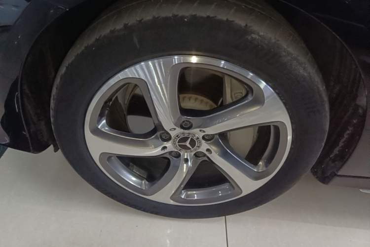 Used Mercedes-Benz E-Class 2018 Restyled E 300 L Sport Luxury Edition Left Front Wheel Hub