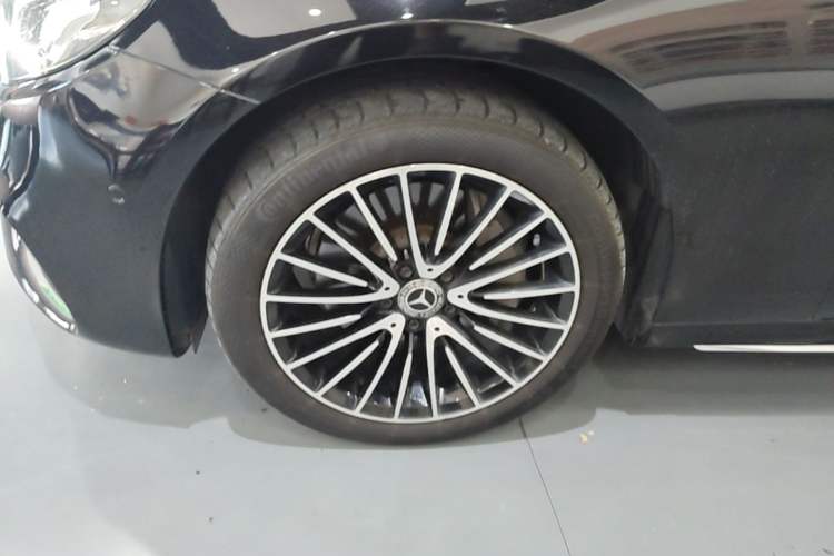 Used Mercedes-Benz E-Class 2018 Restyled E 300 L Sport Luxury Edition Left Front Wheel Hub