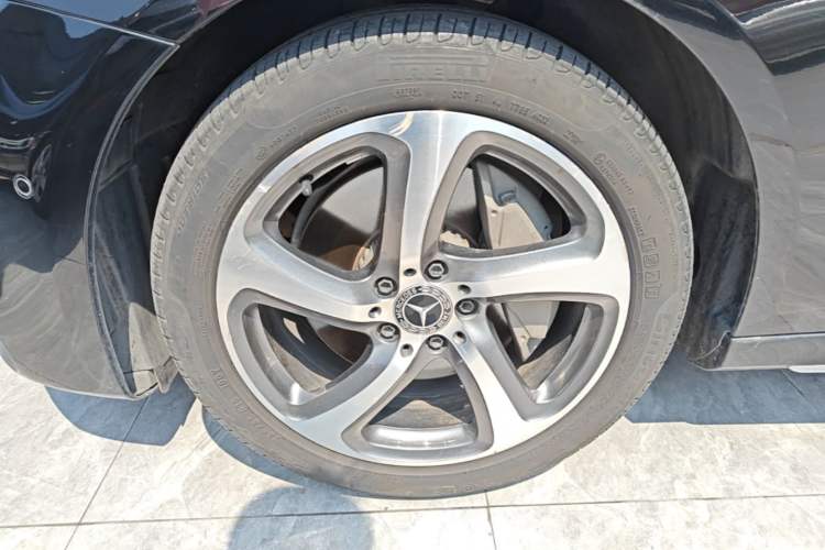 Used Mercedes-Benz E-Class 2018 Restyled E 300 L Sporty and Stylish Edition Left Front Wheel Hub