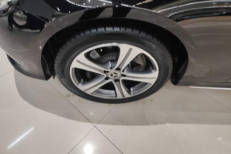 Used Mercedes-Benz E-Class 2018 Facelift E 200 L Sport Edition Left Front Wheel Hub
