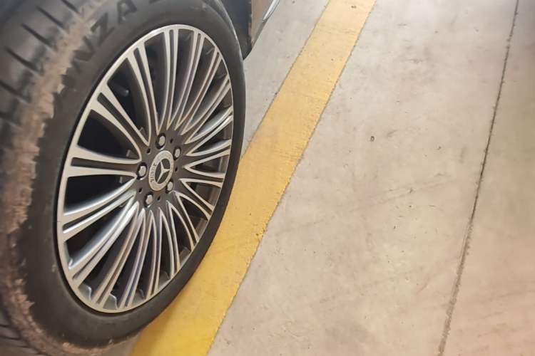 Used Mercedes-Benz E-Class 2018 Facelifted E 300 L Stylish Version Left Front Wheel Hub