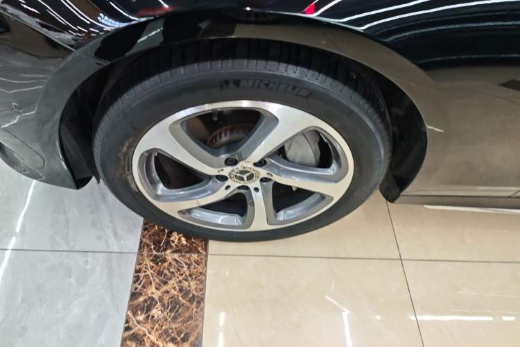 Used Mercedes-Benz E-Class 2018 E 300 L Sporty and Stylish Model Left Front Wheel Hub
