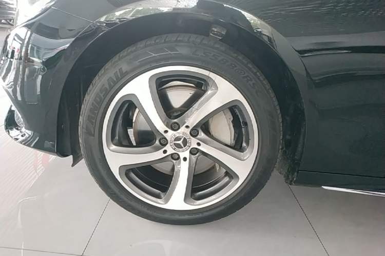 Used Mercedes-Benz E-Class 2018 E 300 L Sport Luxury Edition Left Front Wheel Hub