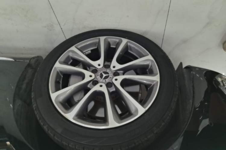 Used Mercedes-Benz E-Class 2018 Facelifted E 300 L Stylish Version Left Front Wheel Hub