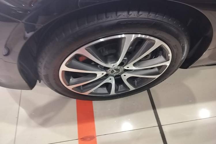 Used Mercedes-Benz E-Class 2018 Facelift E 200 L 4MATIC Left Front Wheel Hub