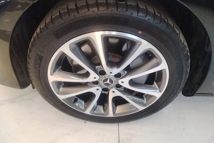 Used Mercedes-Benz E-Class 2018 E 300 L Luxury Model Left Front Wheel Hub