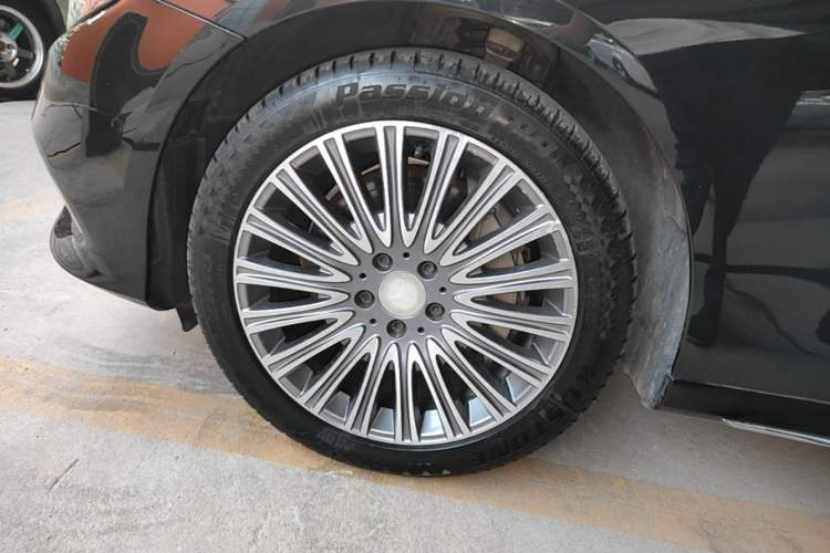 Used Mercedes-Benz E-Class 2018 Restyled E 300 L Sport Luxury Edition Left Front Wheel Hub