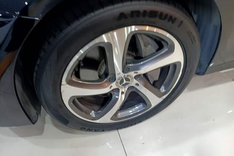 Used Mercedes-Benz E-Class 2018 Restyled E 300 L Sport Luxury Edition Left Front Wheel Hub