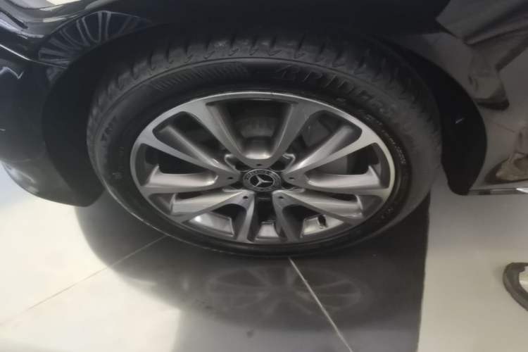 Used Mercedes-Benz E-Class 2018 Facelift E 300 L Luxury Edition Left Front Wheel Hub
