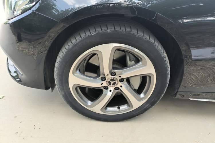 Used Mercedes-Benz E-Class 2018 Restyled E 300 L Sporty and Stylish Edition Left Front Wheel Hub