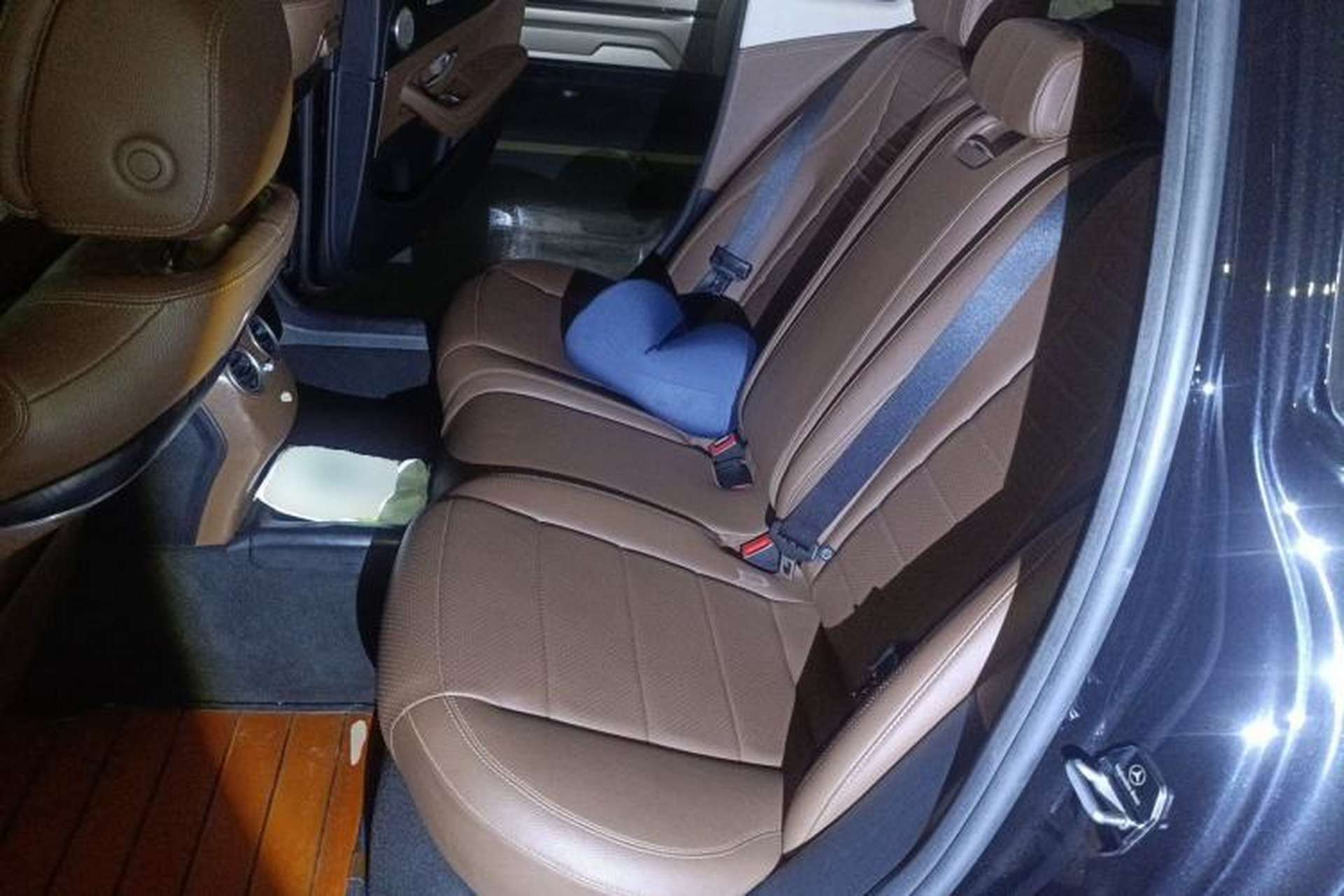 Used Mercedes-Benz E-Class 2018 Restyled E 300 L Sporty and Stylish Edition Left Rear Seat