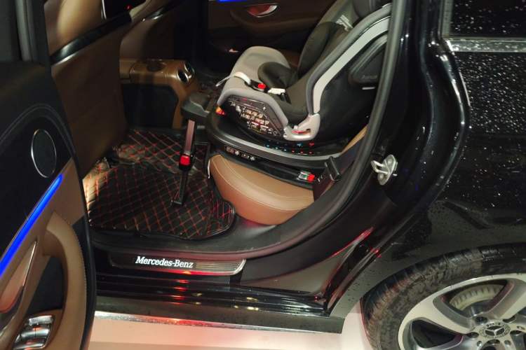Used Mercedes-Benz E-Class 2018 E 300 L Sport Luxury Edition Left Rear Seat