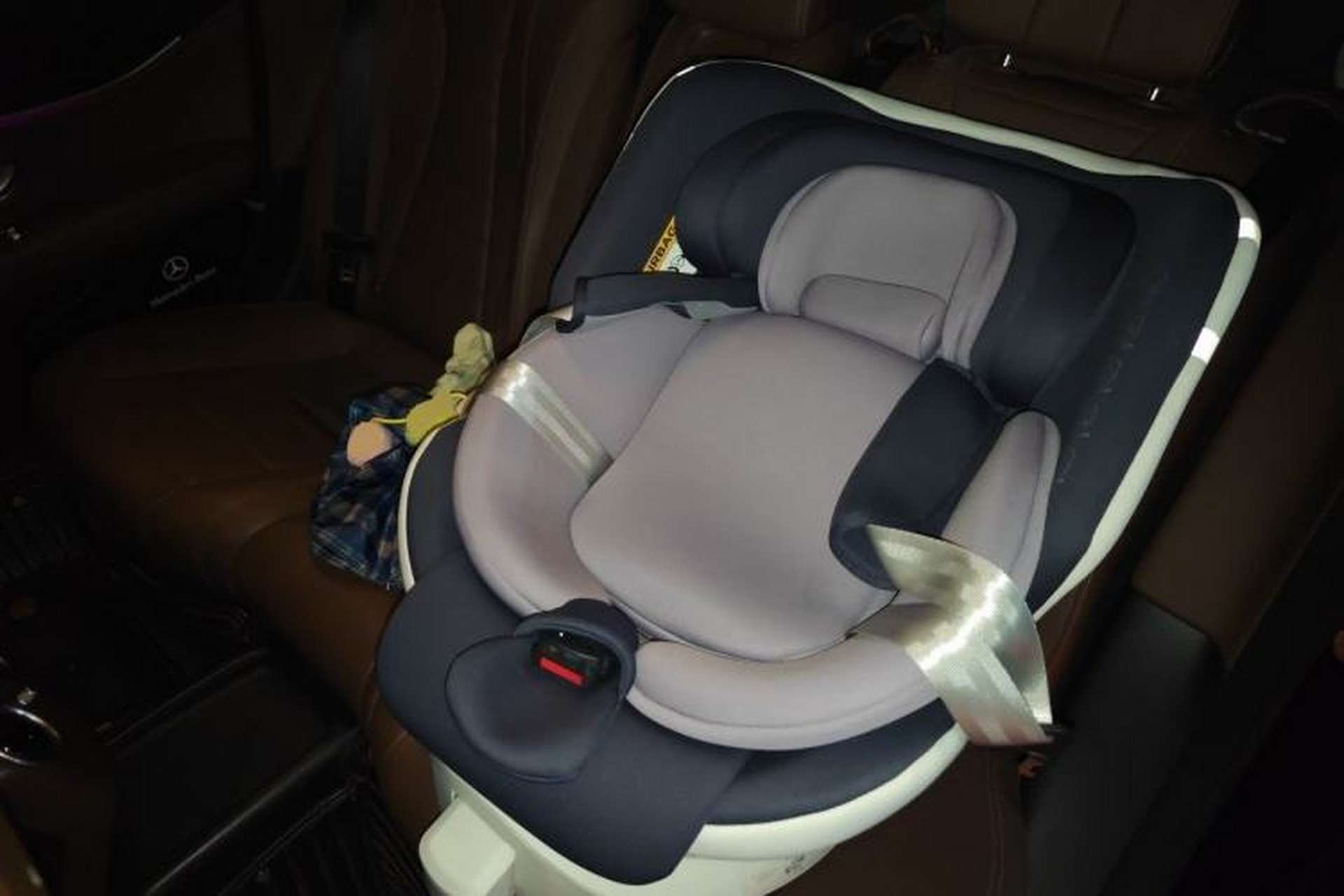 Used Mercedes-Benz E-Class 2018 E 300 L Sport Luxury Edition Left Rear Seat
