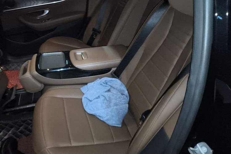 Used Mercedes-Benz E-Class 2018 E 300 L Sport Luxury Edition Left Rear Seat