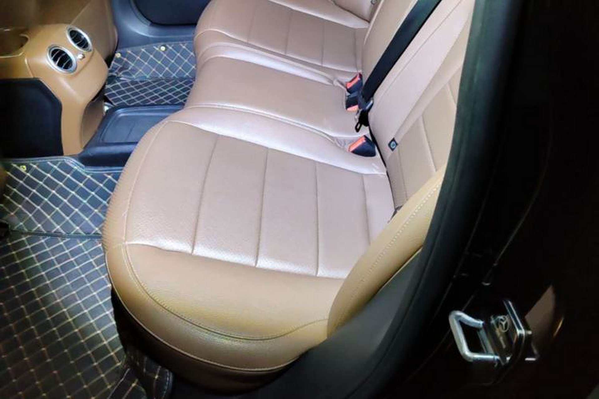 Used Mercedes-Benz E-Class 2018 E 200 L Sport Edition Left Rear Seat