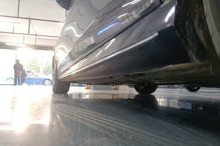 Used Mercedes-Benz E-Class 2018 E 200 L Sport Edition Left Side Sill
