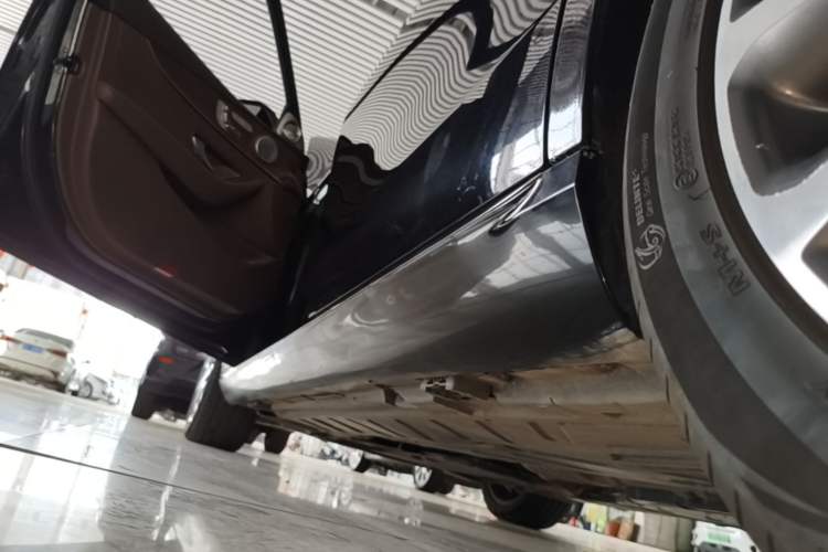 Used Mercedes-Benz E-Class 2018 Facelift E 300 L Luxury Edition Left Side Sill