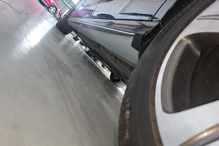 Used Mercedes-Benz E-Class 2018 E 200 L Sport Edition Left Side Sill