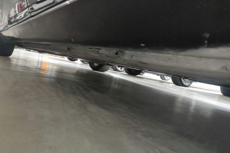 Used Mercedes-Benz E-Class 2018 Facelifted E 300 L Stylish Version Left Side Sill