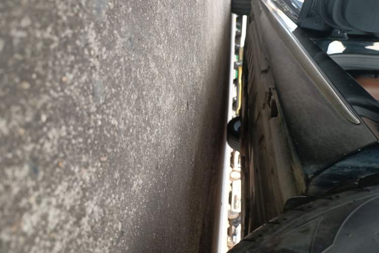 Used Mercedes-Benz E-Class 2018 Facelift E 200 L Sport Edition Left Side Sill