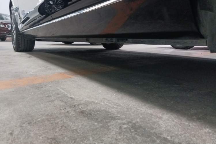 Used Mercedes-Benz E-Class 2018 Facelift E 300 L Luxury Edition Left Side Sill