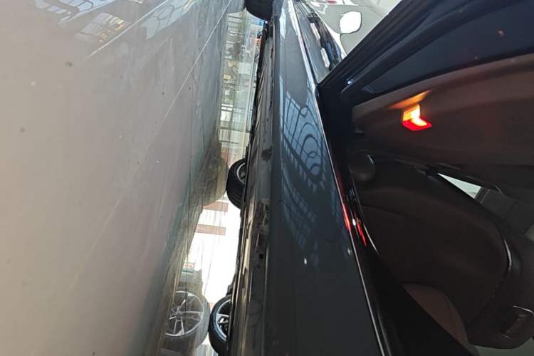 Used Mercedes-Benz E-Class 2018 Facelift E 300 L Luxury Edition Left Side Sill