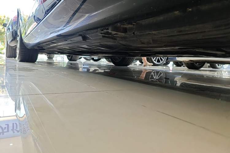 Used Mercedes-Benz E-Class 2018 Facelift E 300 L Luxury Edition Left Side Sill