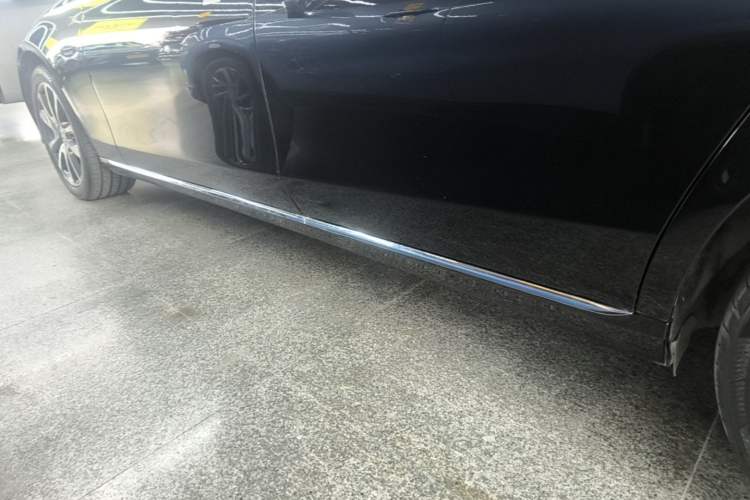 Used Mercedes-Benz E-Class 2018 Facelifted E 300 L Stylish Version Left Side Sill