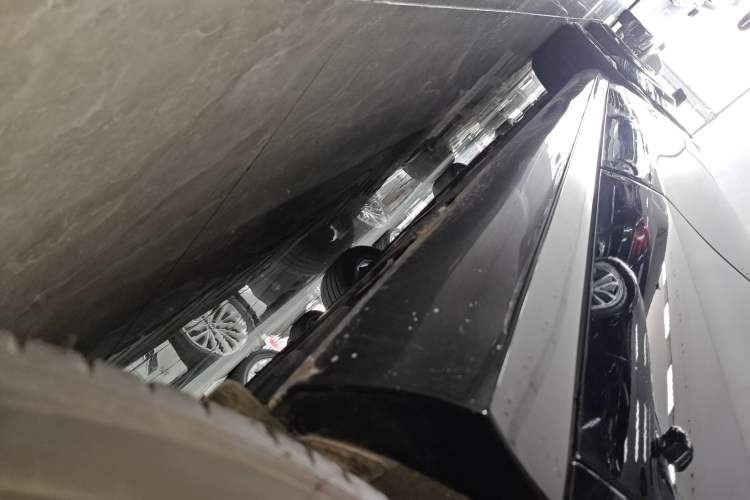 Used Mercedes-Benz E-Class 2018 E 200 Sport 4MATIC Left Side Sill