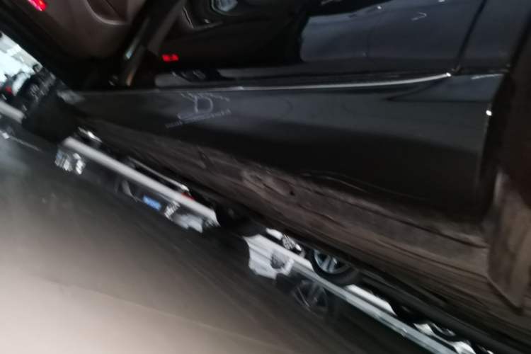Used Mercedes-Benz E-Class 2018 E 300 L Luxury Model Left Side Sill