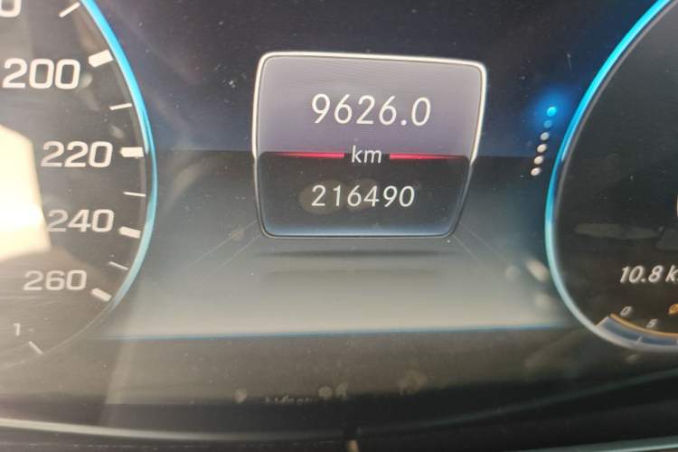 Used Mercedes-Benz E-Class 2018 Facelift E 300 L Luxury Edition Odometer Close Up