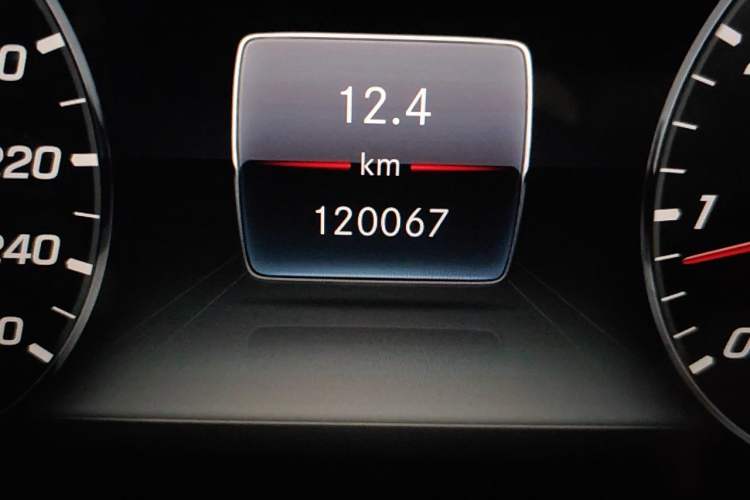 Used Mercedes-Benz E-Class 2018 Facelift E 200 L Sport Edition Odometer Close Up