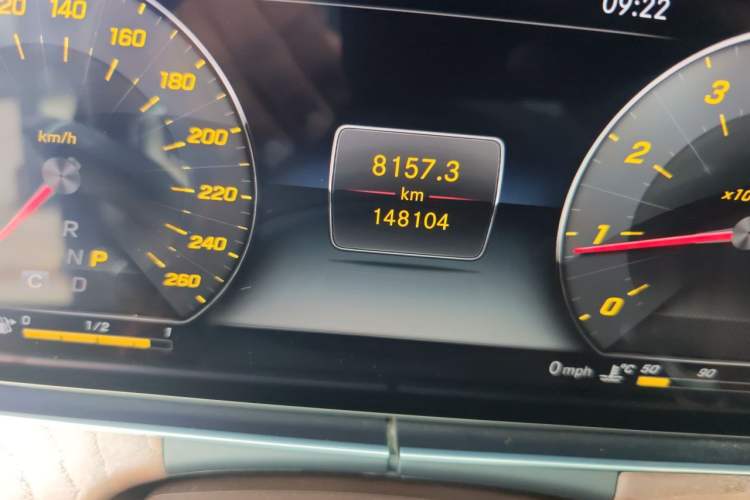 Used Mercedes-Benz E-Class 2018 Facelifted E 300 L Stylish Version Odometer Close Up