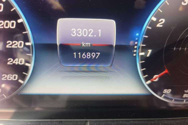 Used Mercedes-Benz E-Class 2018 E 200 L Sport Edition Odometer Close Up