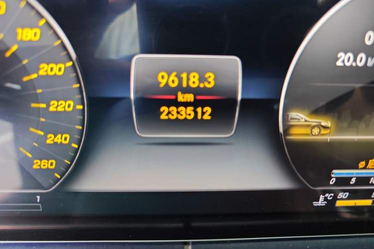 Used Mercedes-Benz E-Class 2018 Facelifted E 300 L Stylish Version Odometer Close Up