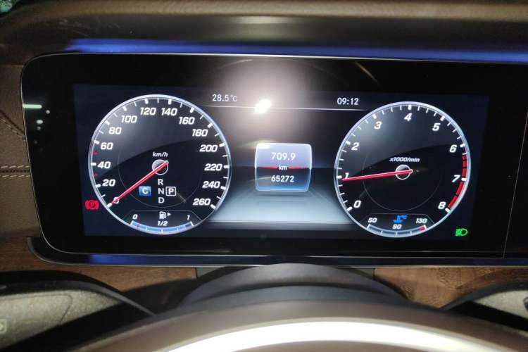 Used Mercedes-Benz E-Class 2018 E 200 L Odometer Close Up