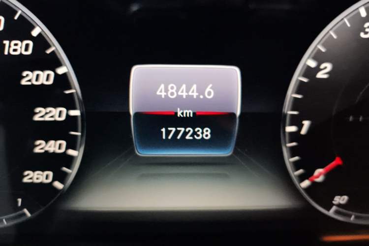 Used Mercedes-Benz E-Class 2018 E 200 L Odometer Close Up