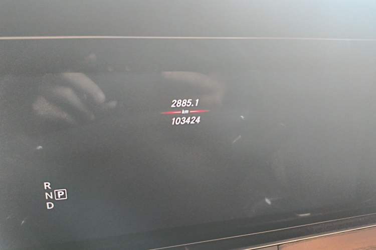 Used Mercedes-Benz E-Class 2018 Facelift E 200 L Odometer Close Up